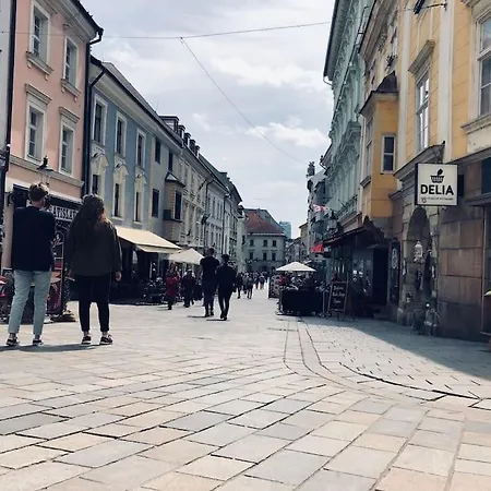 Centrum - Moderny Komfortny * 布拉迪斯拉发